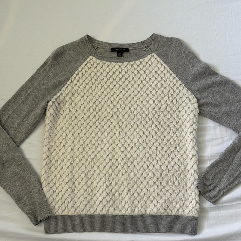 Ann Taylor XS long sleeve owl feather look shirt - Gray and Cream
